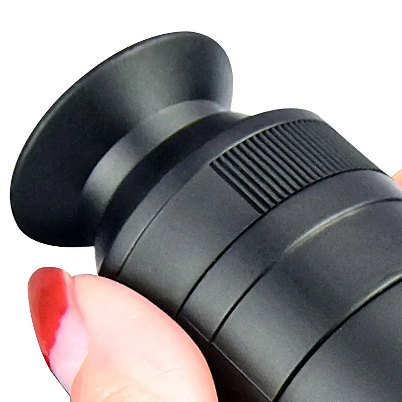 mono-eyepiece-hand