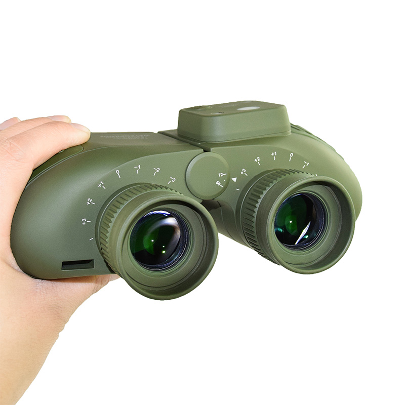 handheld-outdoor-binoculars-grip-view